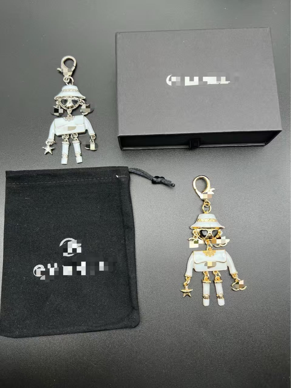 CC Shaking Cute Robot Bagchain