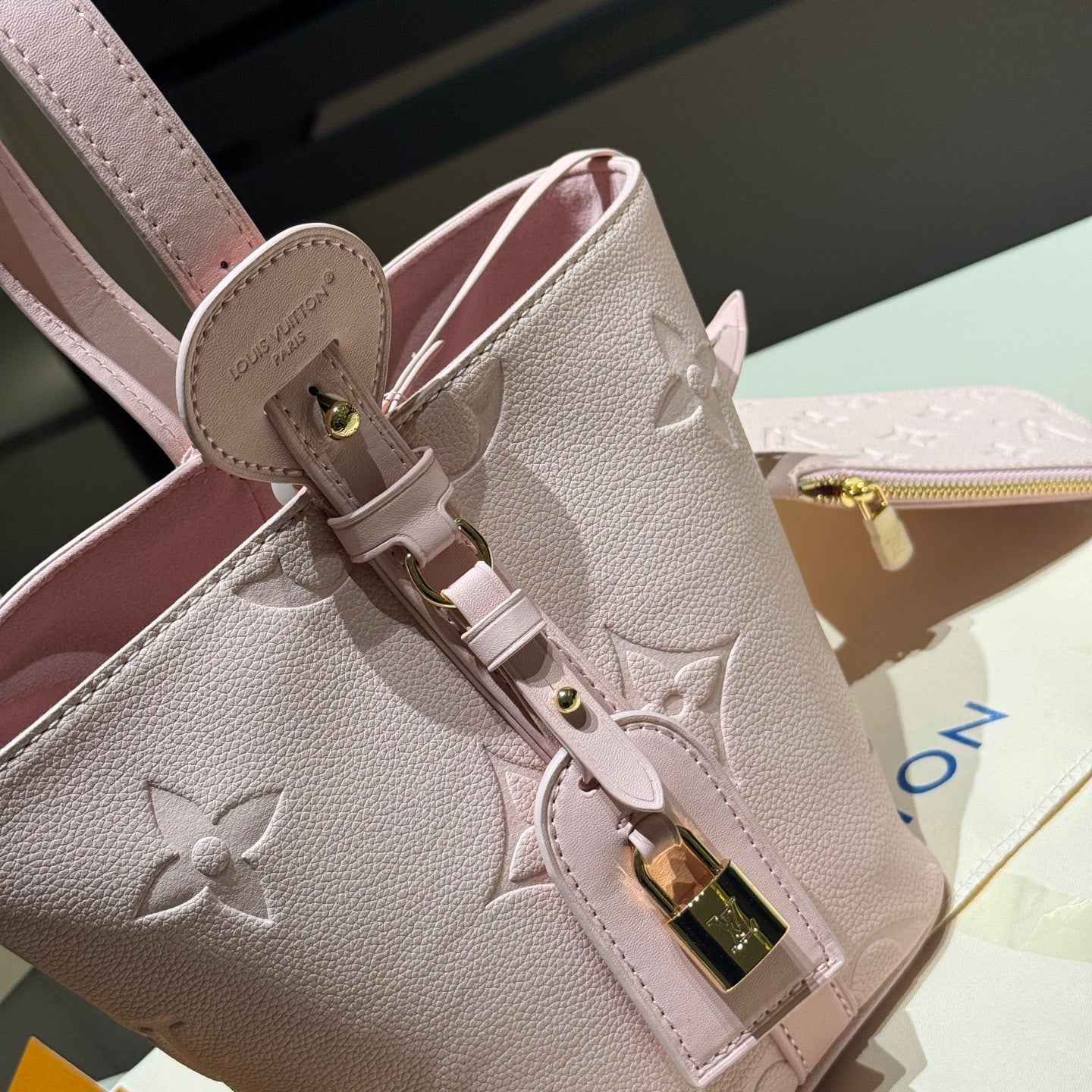 LULU-popular full-leather All in bb bucket bag, paired with a small bag