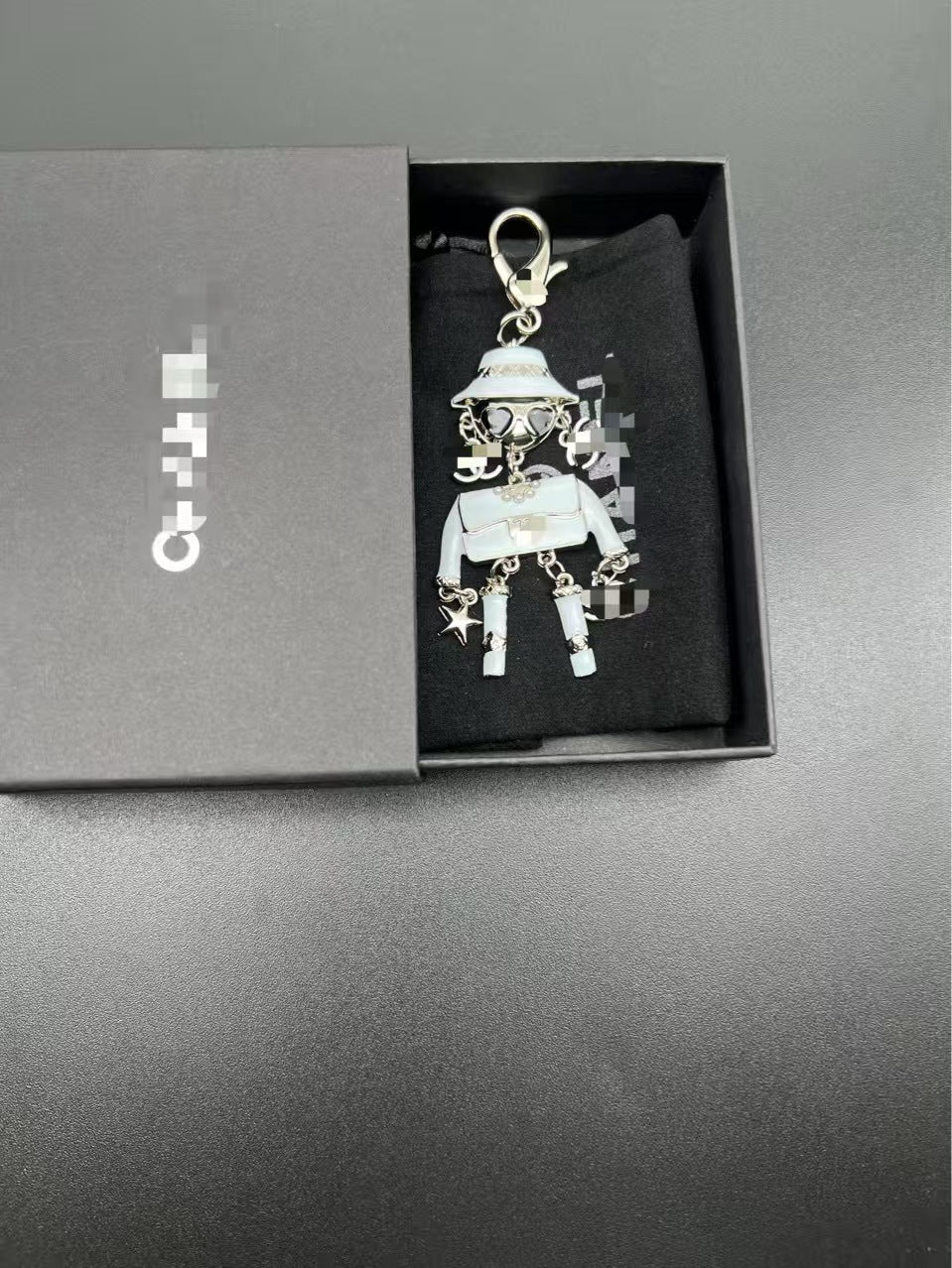 CC Shaking Cute Robot Bagchain