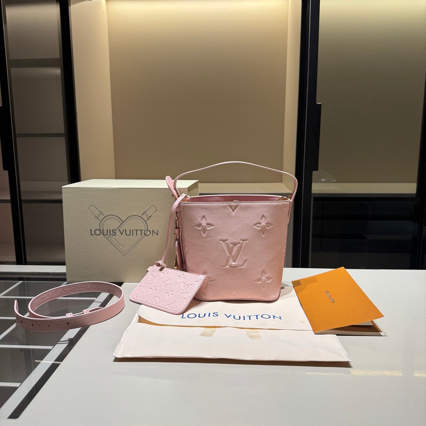 LULU-popular full-leather All in bb bucket bag, paired with a small bag
