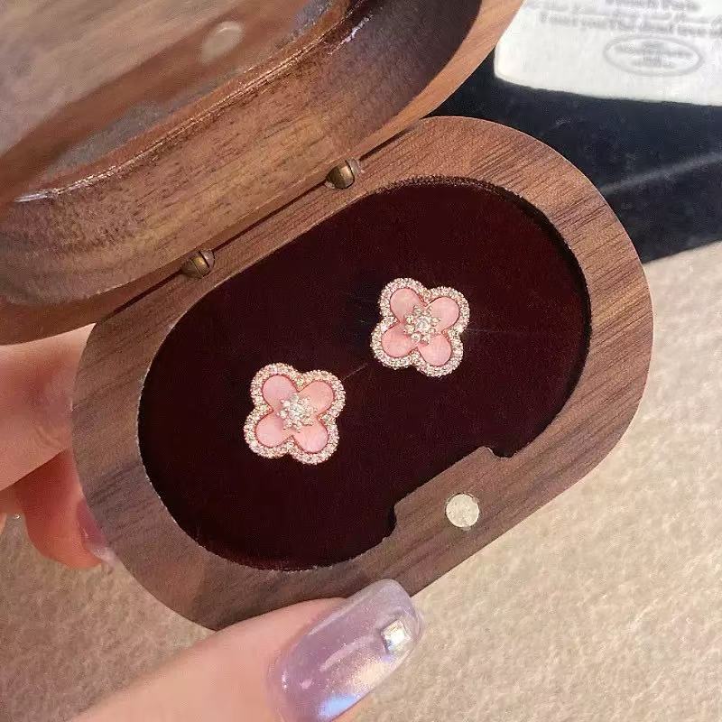 Sakura Cleef Set