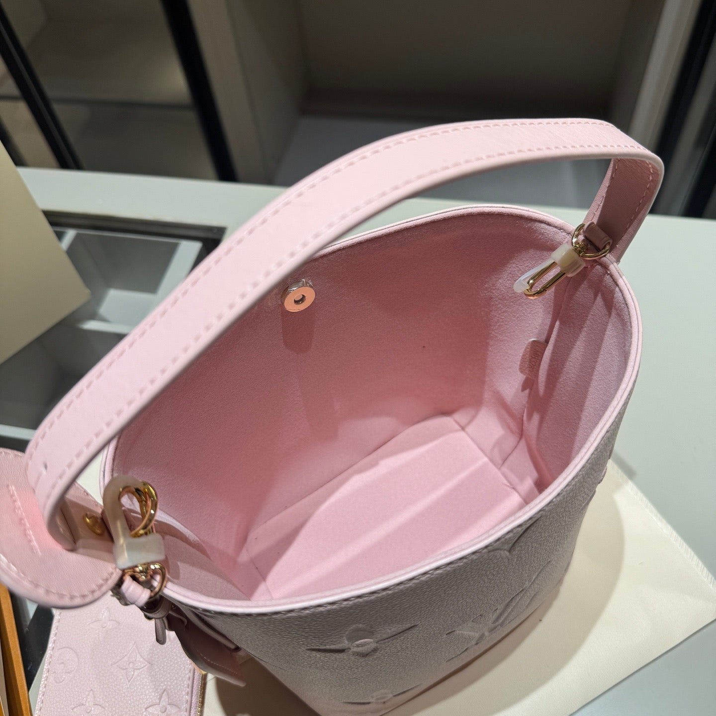 LULU-popular full-leather All in bb bucket bag, paired with a small bag