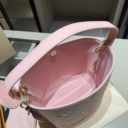 LULU-popular full-leather All in bb bucket bag, paired with a small bag