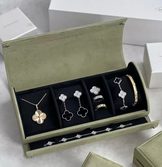 VCA Portable jewelry bag