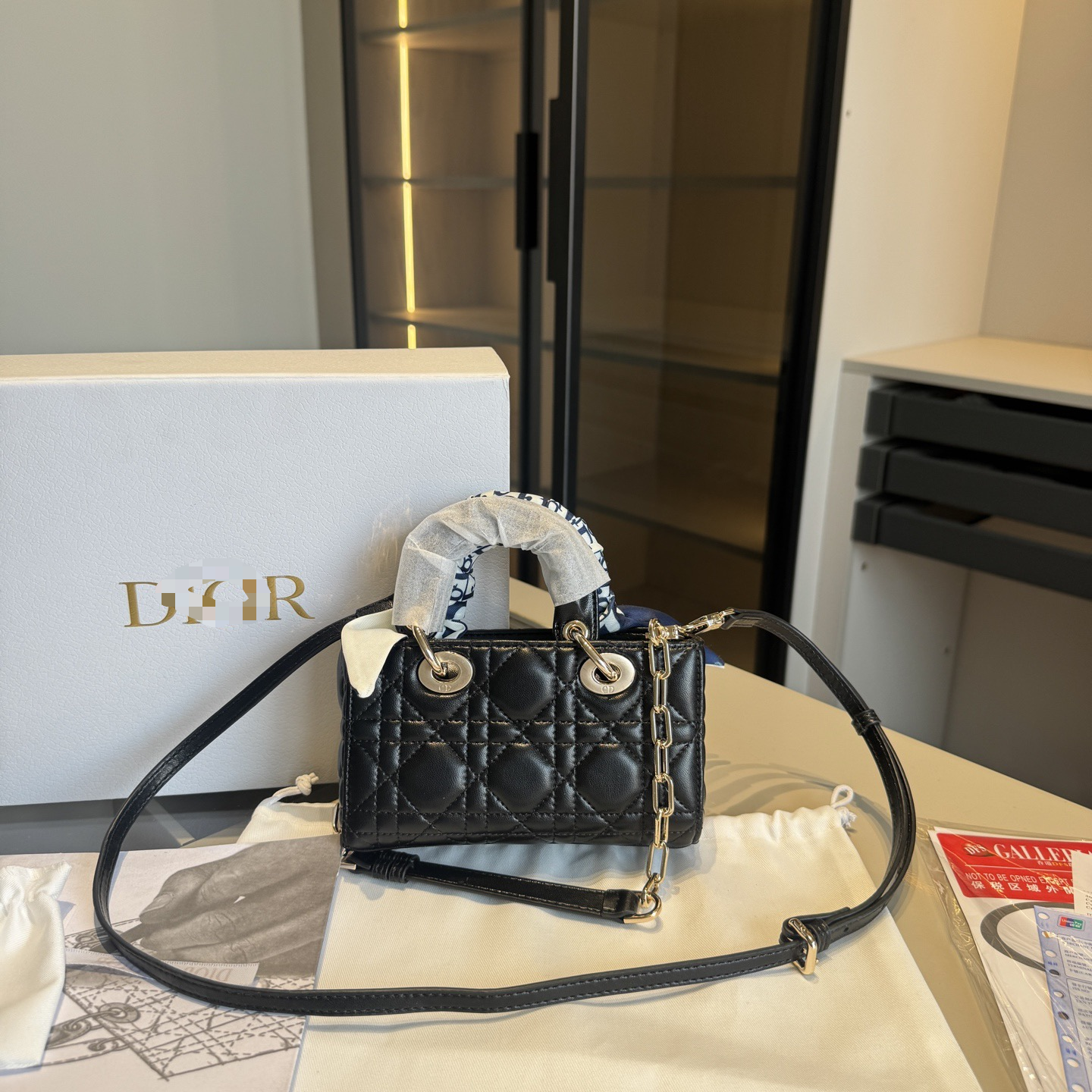 DD- lambskin diamond-patterned 💎 cross-body  bag