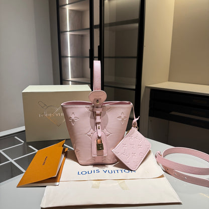 LULU-popular full-leather All in bb bucket bag, paired with a small bag