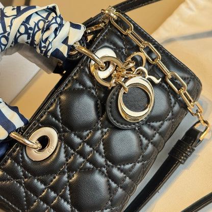 DD- lambskin diamond-patterned 💎 cross-body  bag
