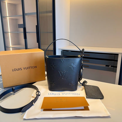 lulu popular full-leather All in bb bucket bag, paired with a small bag