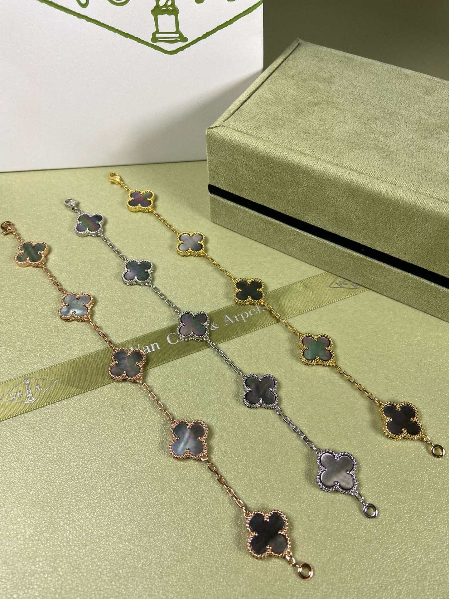 VCA 5 clover bracelet  Collection